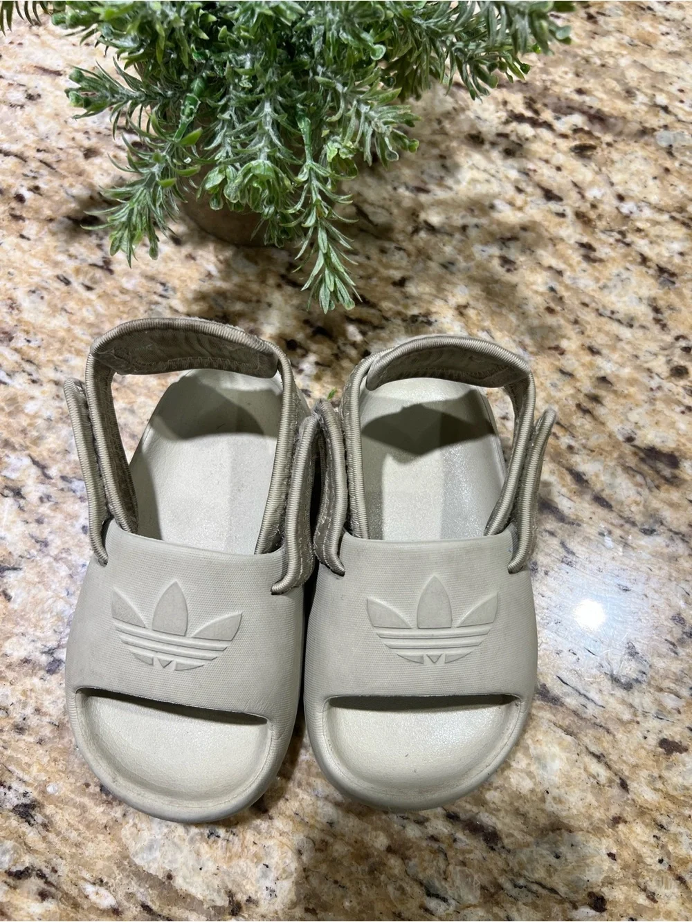 Adidas Beige Toddler Trefoil Slide Sandals with Adjustable Back Strap 7K